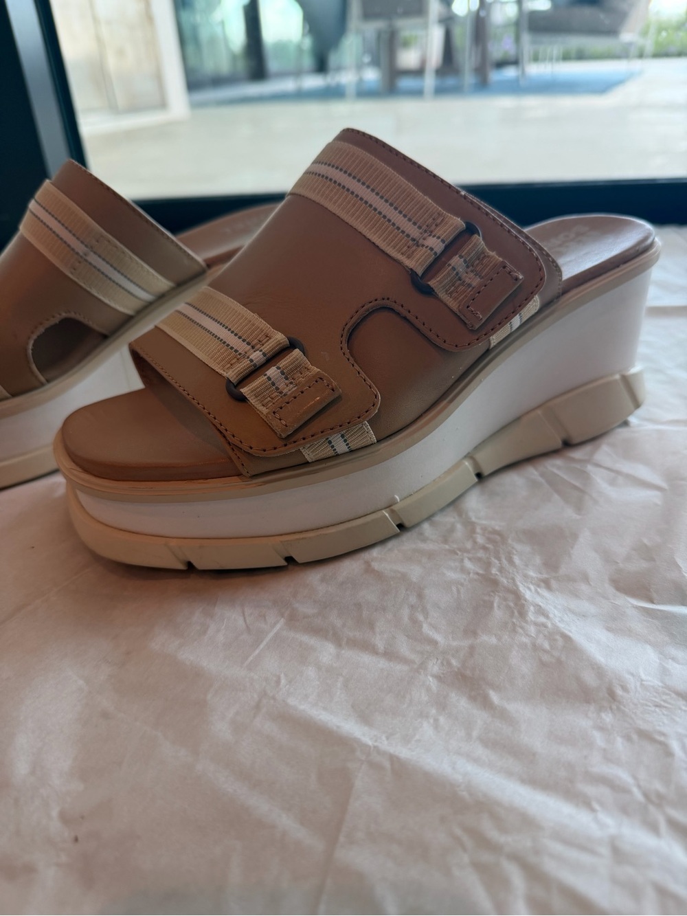 Sorel Joanie III Tan Platform Slide Sandals 8 - Picture 3 of 7